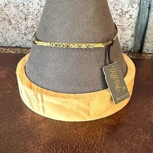 Vintage Trifari gold tone herringbone and crystal accent bracelet 6.5